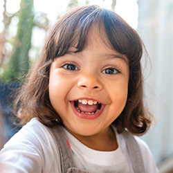 niña sonriendo